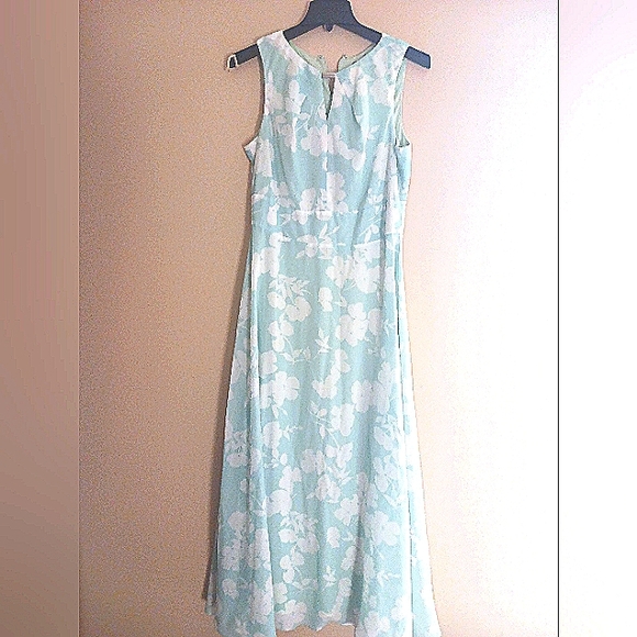 R&K Dresses & Skirts - R&K Mint Green & White Floral Maxidress